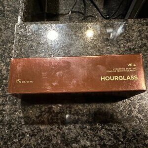 NWT Hourglass Veil Skin Tint #6